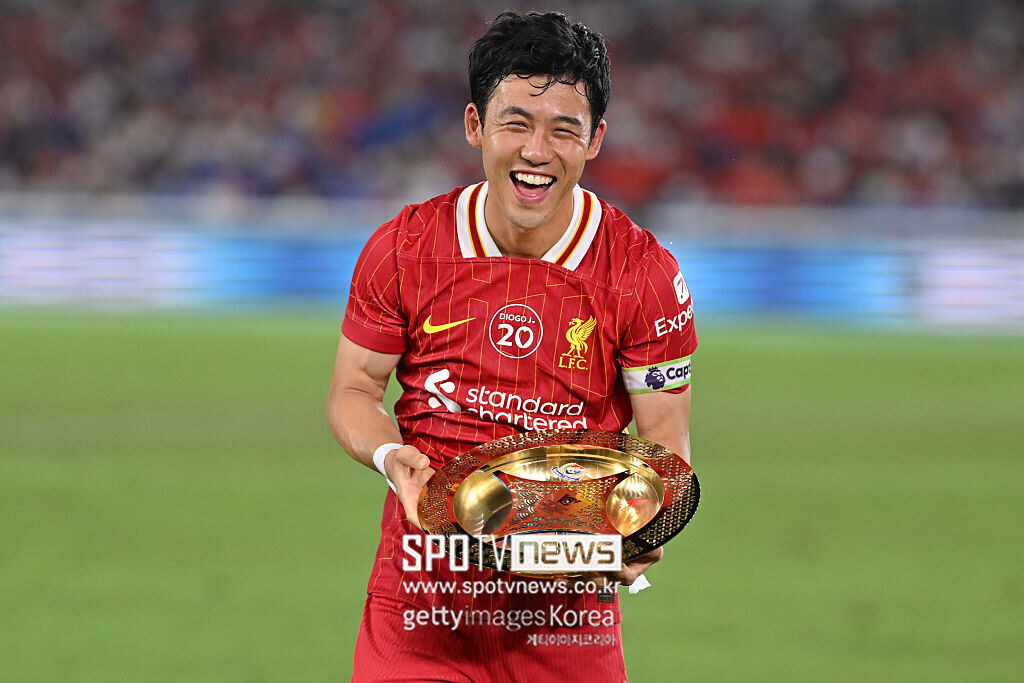 [오피셜] 일본 축구 충격 빠졌다…'진정한 전사인데' 엔도 챔스 명단 제외 → 리버풀은 21세 유망주 택했다