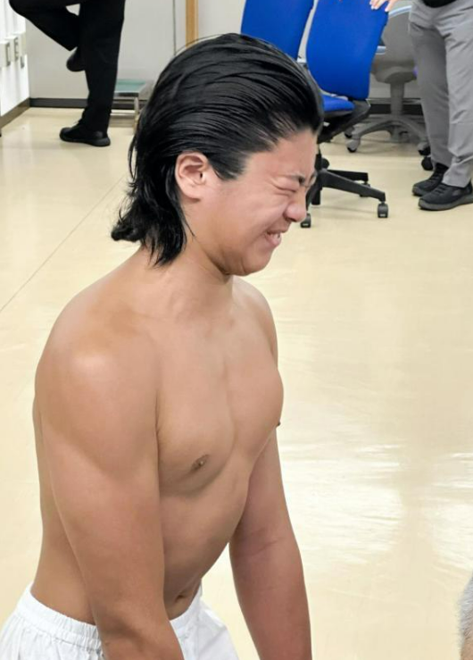 '믿을 수 없다' 일본 열도가 경악,괴물 거구들 사이에 등장한 '165cm-57kg' 선수..."남들보다 몇 배는 더 훈련해야"