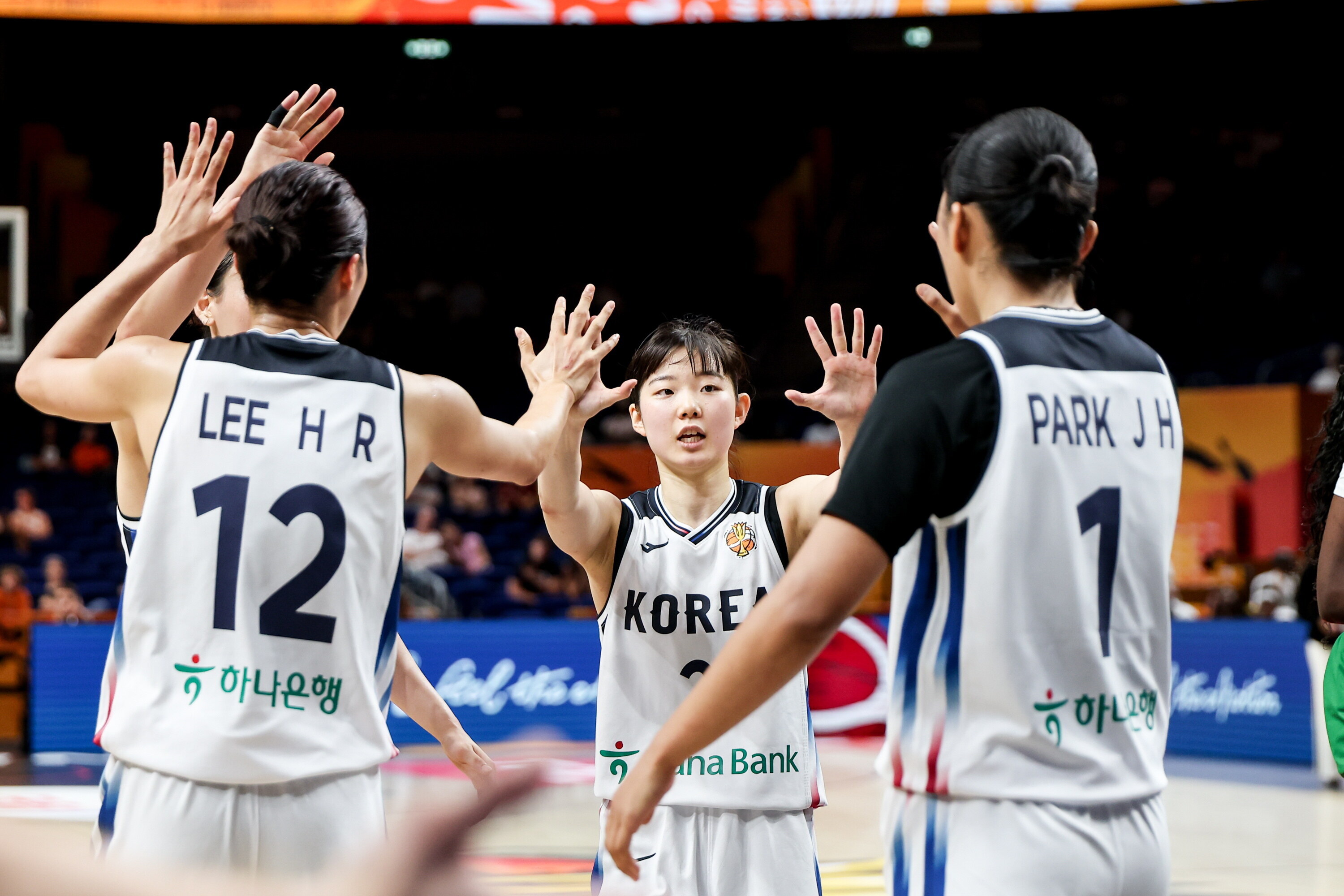 韓 초대박! 월드컵 첫 승, 전 세계 예상 와장창…박지현 27점 맹폭, 여자농구 강호 나이지리아 격파 ‘16년 만에 8강 파란불’