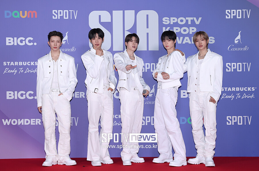 [포토S] SKA 시상식 참석한 파우, '순백의 슈트'