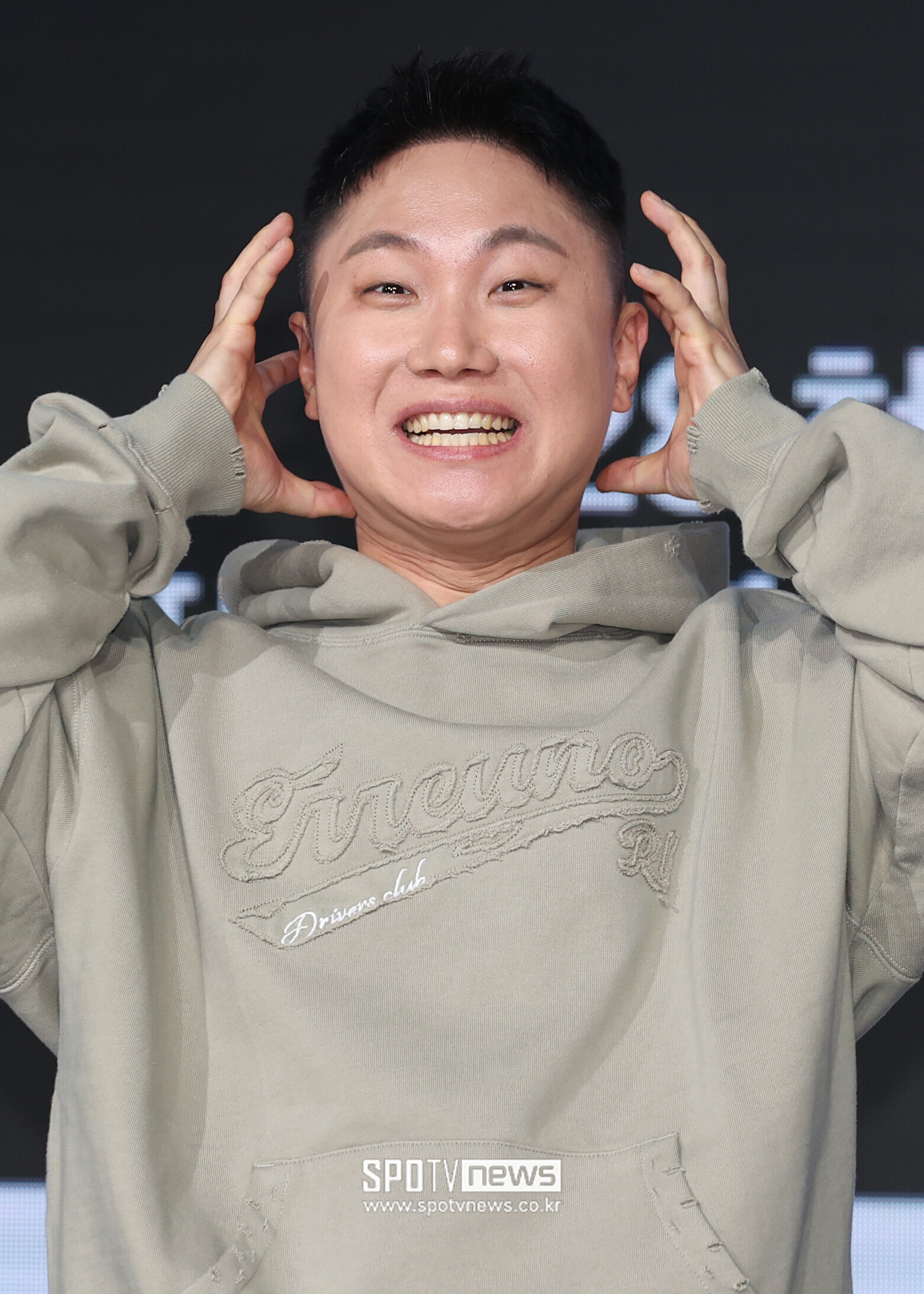 "가정주부 하고 싶다더라"…빠니보틀, '10살 연하♥'와 결혼 계획 털어놔