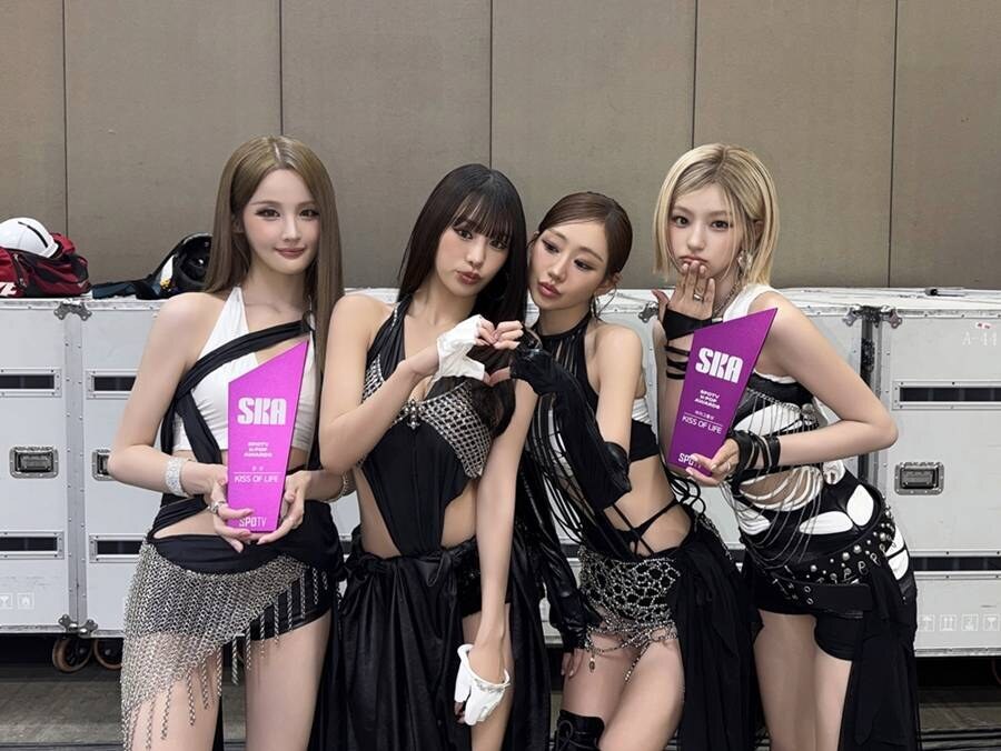 키스오브라이프, 본상·베스트 여자 그룹상 수상…'2026 SKA'서 빛난 '대세 걸그룹'