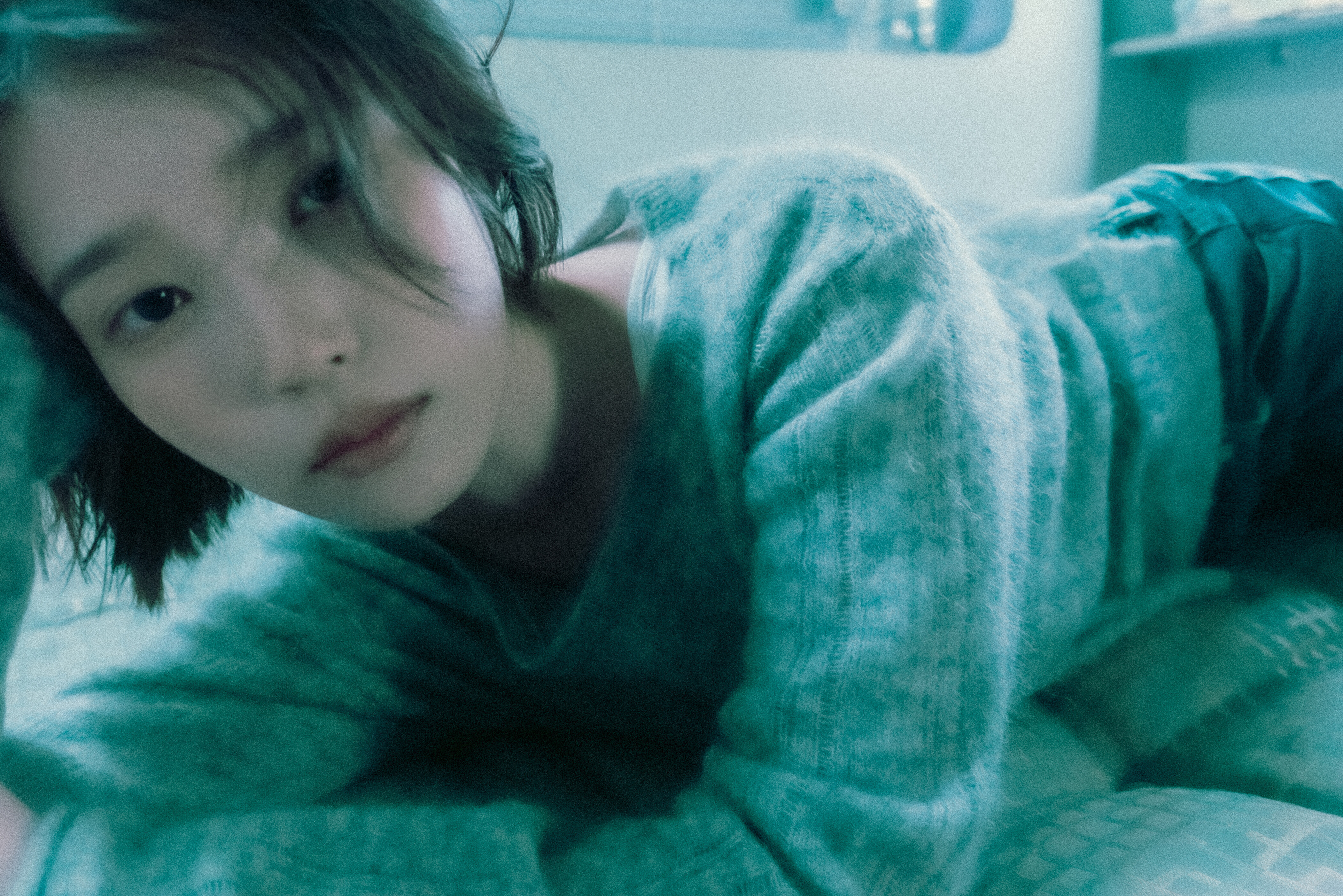 아이유 단발·이종석 벌크업, 결별 후 같은 날 나란히 '변신 공개'