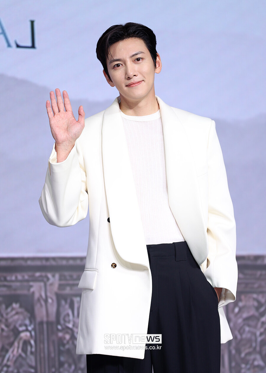 [포토S] 지창욱, '화이트 재킷이 찰떡'