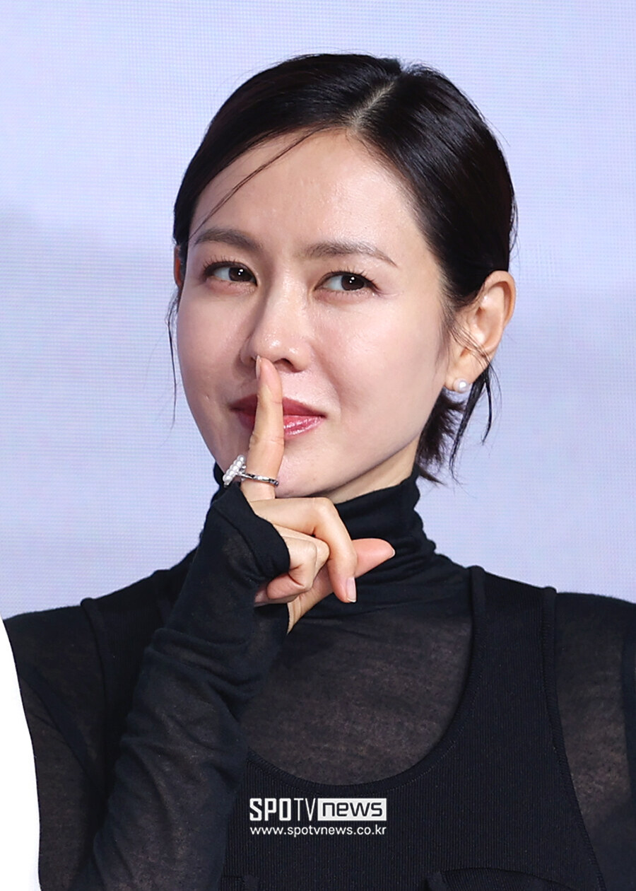 [포토S] 손예진, '쉿'