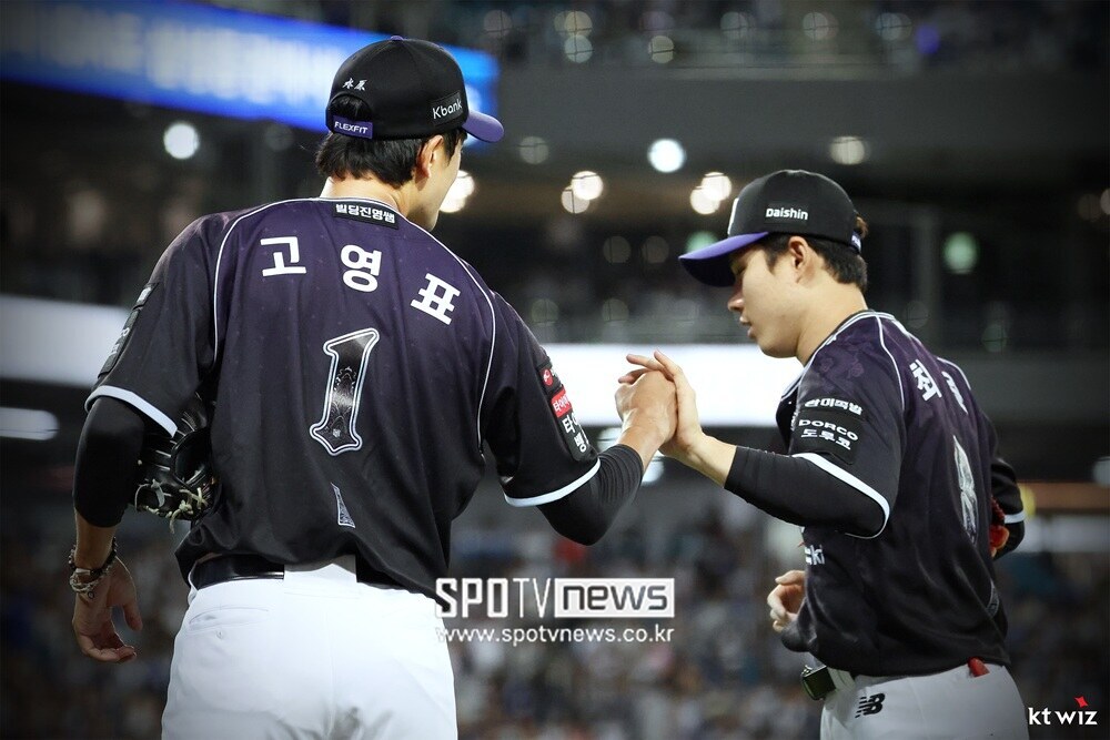 ▲ 왼쪽부터 고영표, 최원준 ⓒKT 위즈