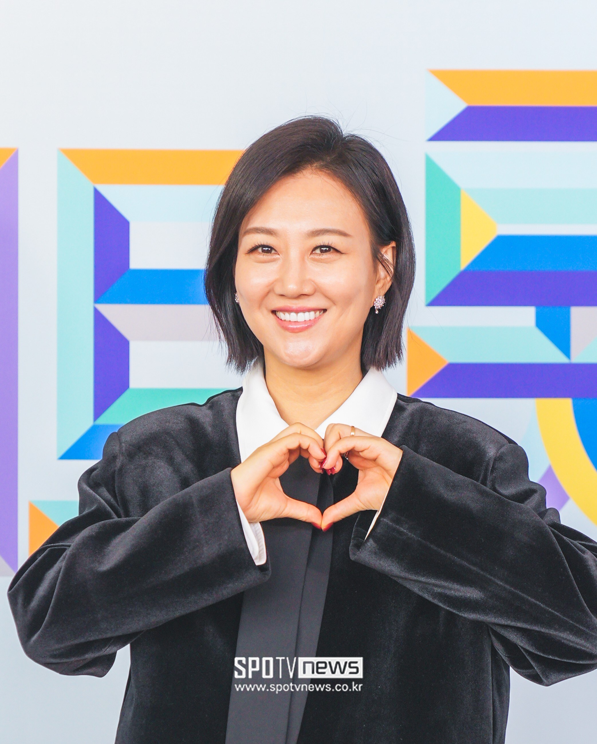 '사기 행각' 장윤정 母, 눈물 호소에도…1심 징역 10개월 '실형' 선고[종합]