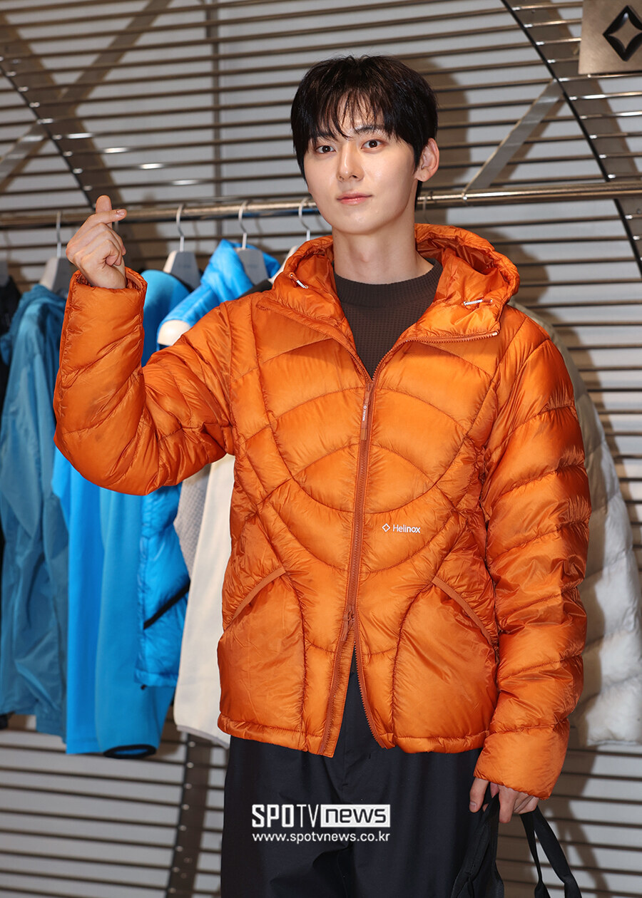 [포토S] 황민현, '겨울을 입었어'