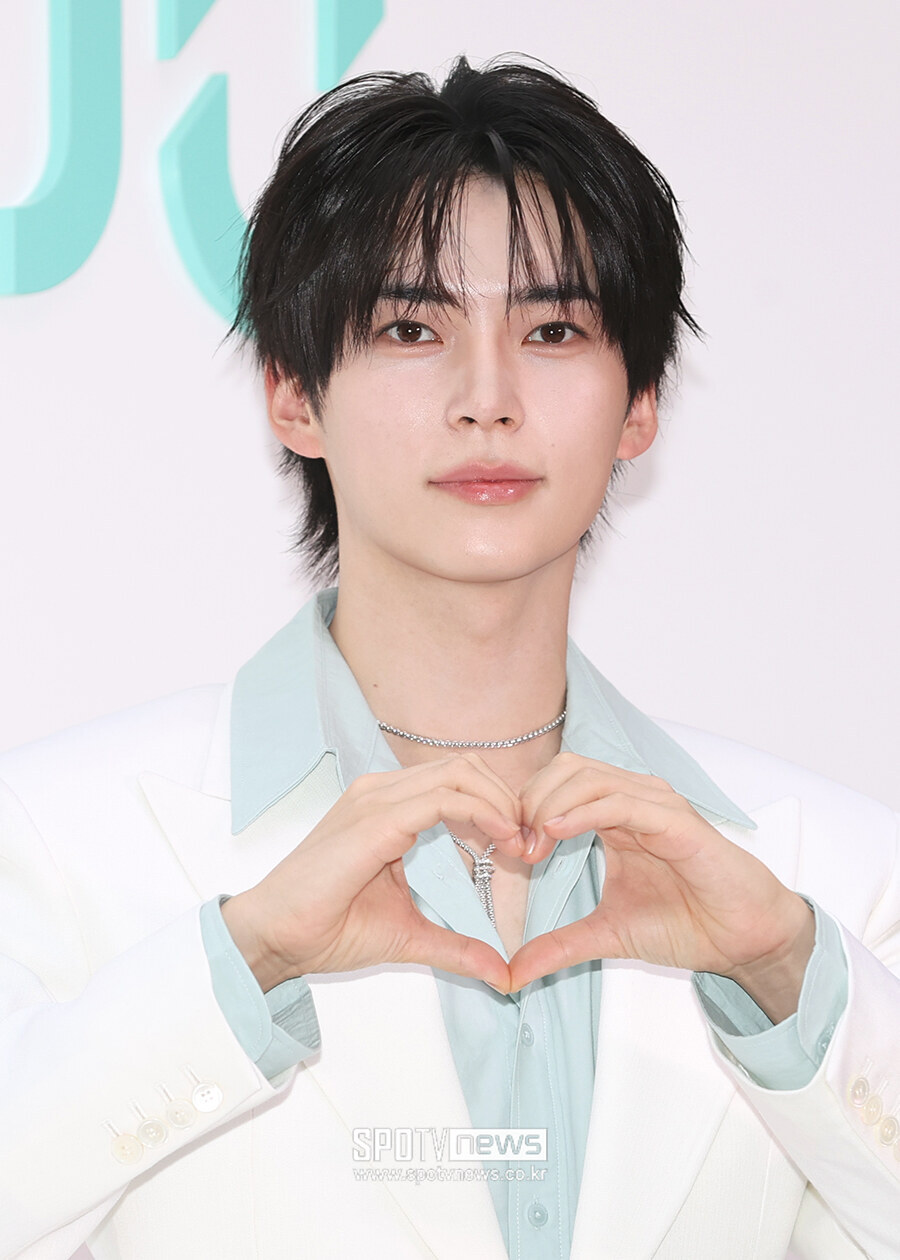 [포토S] 성한빈, '깔끔한 잘생김'