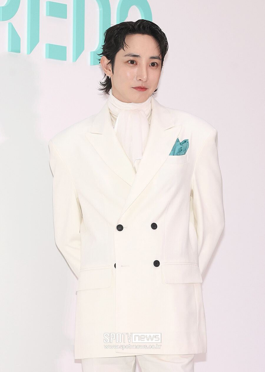 [포토S] 이수혁, '아무나 소화하기 힘든 화이트 슈트'