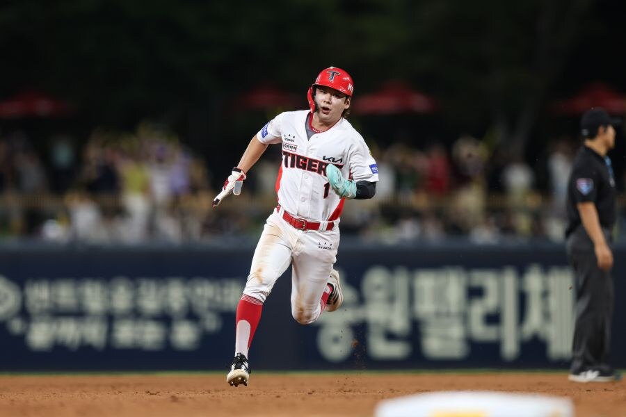 ▲ 0-1로 뒤진 9회, 1-2로 뒤진 연장 11회 모두 선두타자로 나가 출루하며 분전한 박정우 ⓒKIA타이거즈