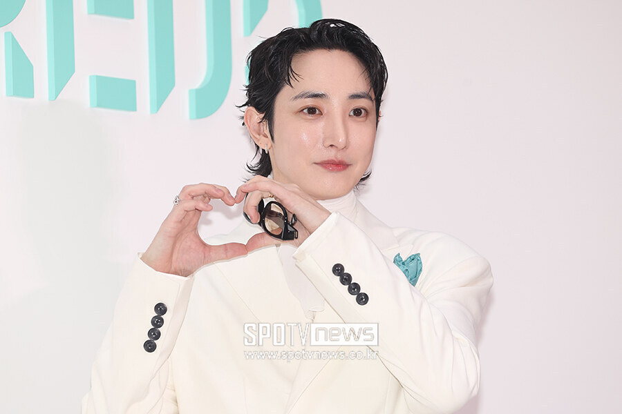 [포토S] 이수혁, '하트 뿅'