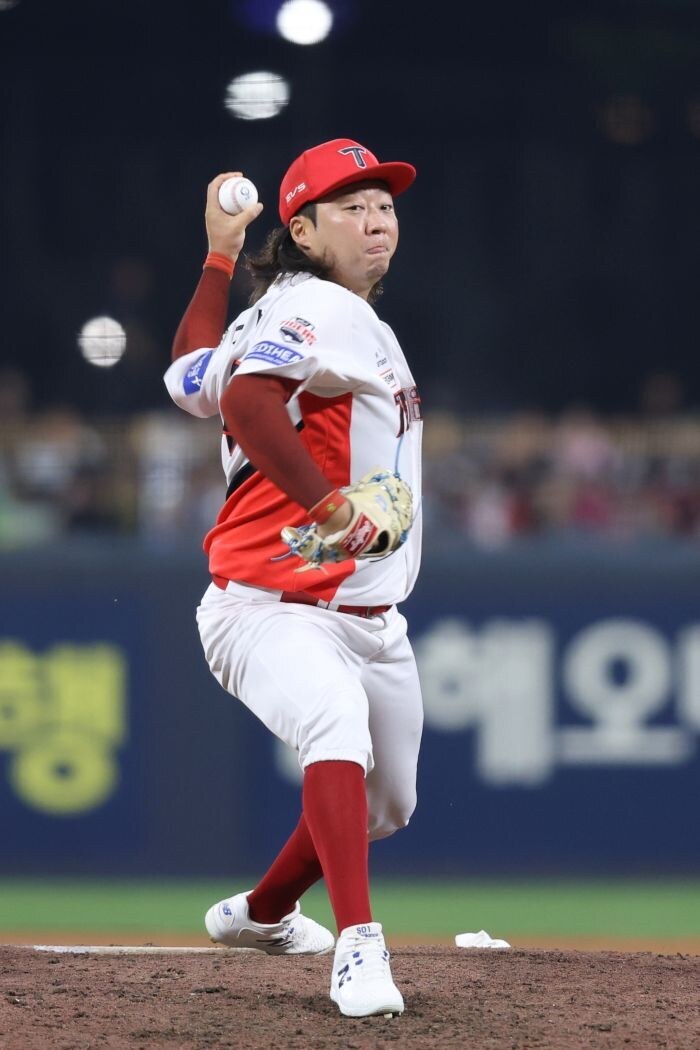 ▲ KIA는 불펜 보강을 위해 김범수와 3년 20억 원에 계약했으나 김범수의 활약은 영입 당시의 기대치에 못 미친다 ⓒKIA타이거즈