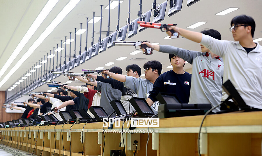 [포토S] 제38회 대학연맹기 전국대학생사격대회, '집중해서'