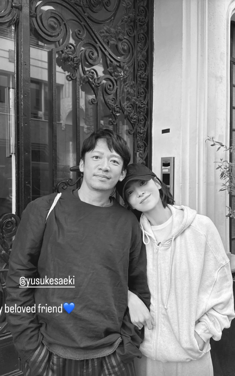 송혜교, 日 유명男 어깨에 편안하게 기댄 사진 공개 "내 사랑하는 친구"