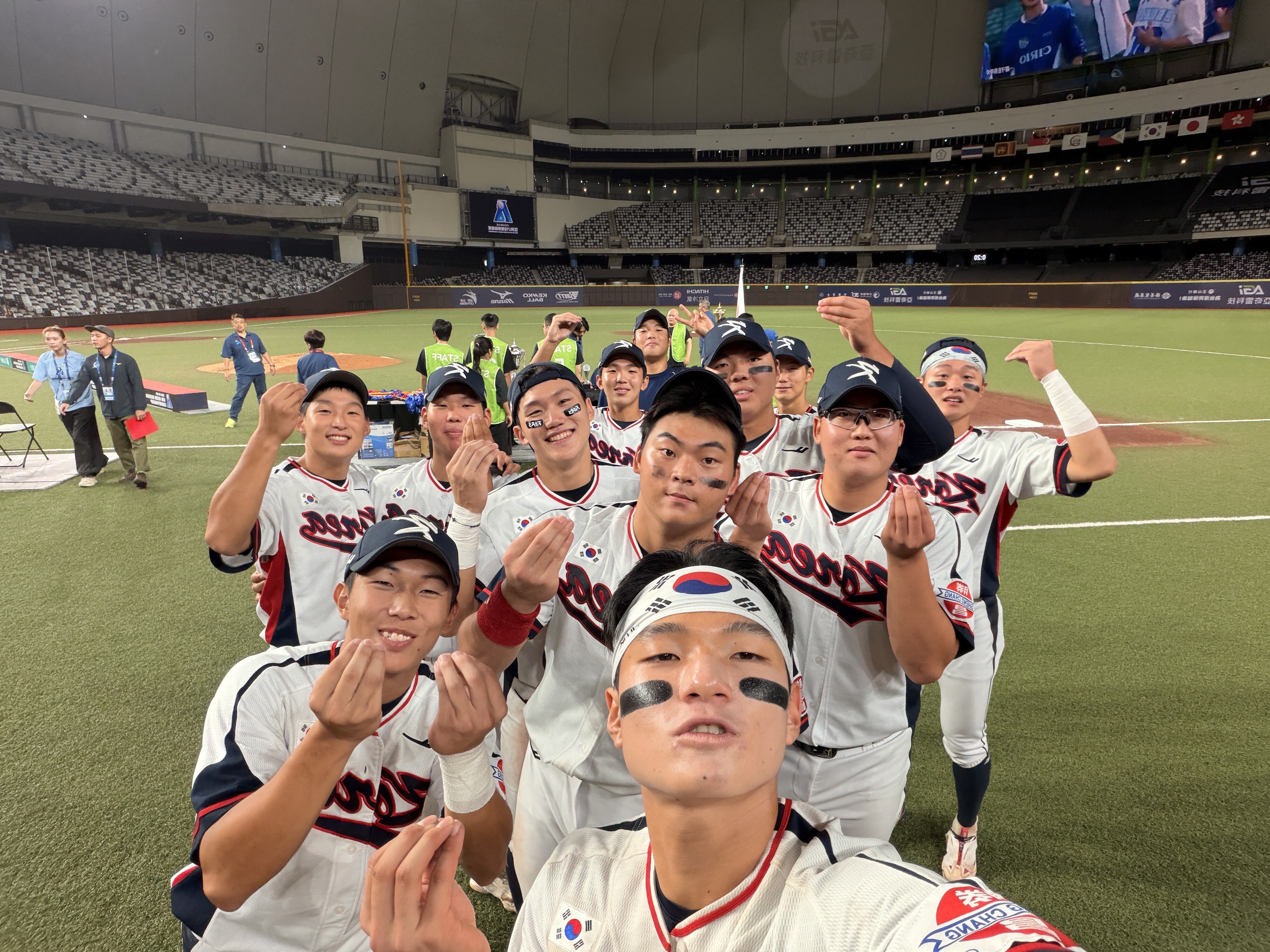 ▲ 정윤진 감독이 이끄는 U-18 한국 대표팀이 제14회 아시아청소년야구선수권 결승전에서 일본을 2-0으로 무너뜨리며, 8년 만에 아시아 정상으로 올라섰다. ⓒ대한야구소프트볼협회