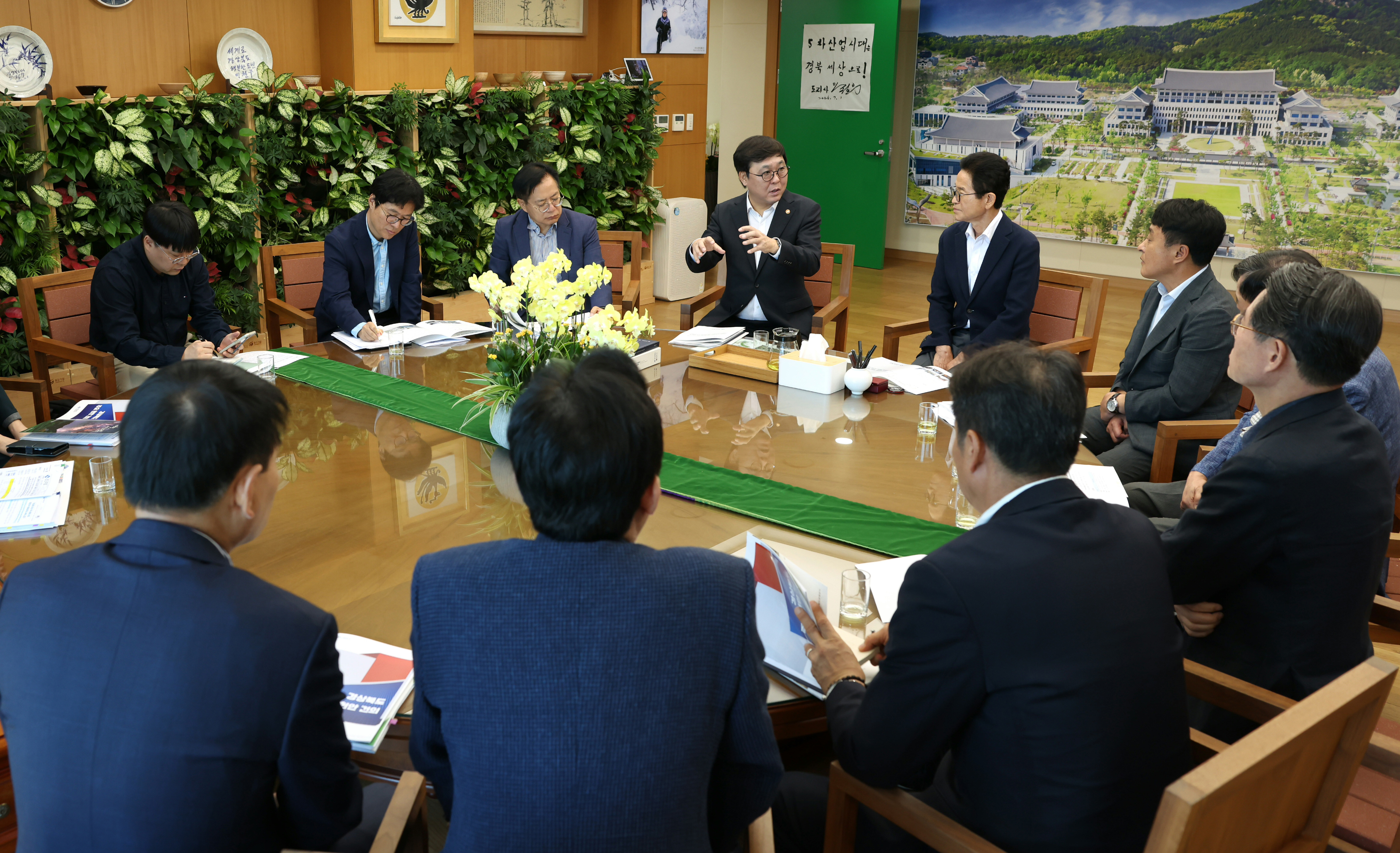 ▲ 문화체육관광부와 경상북도가 문화·체육·관광 분야 협력을 강화하고 외래관광객의 지역 확산을 위한 방안을 논의했다. ⓒ문체부