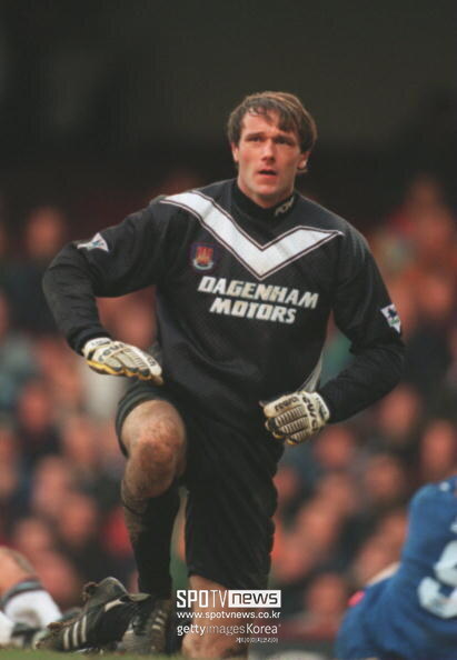 ▲ WEST HAM V CHELSEA LUDEK MIKLOSKO WEST HAM V CHELSEA MIKLOSKO