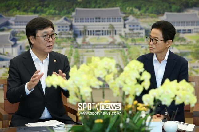 ▲ 문체부 최휘영 장관(왼쪽)과 경상북도 이철우 도지사. ⓒ문체부