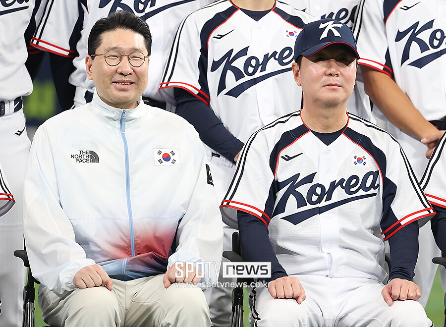 ▲ 이상현 선수단장, 류지현 감독 ⓒ곽혜미 기자