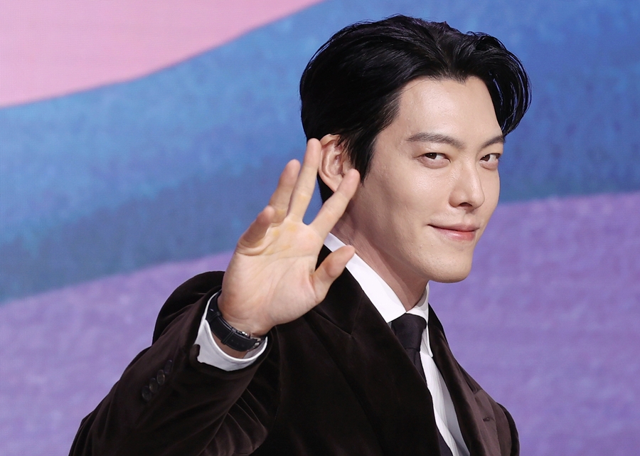 김우빈 또 미담 터졌다…"'기프트' 아이들과 매일 식사, 선배 아닌 감독으로 챙겨줘"