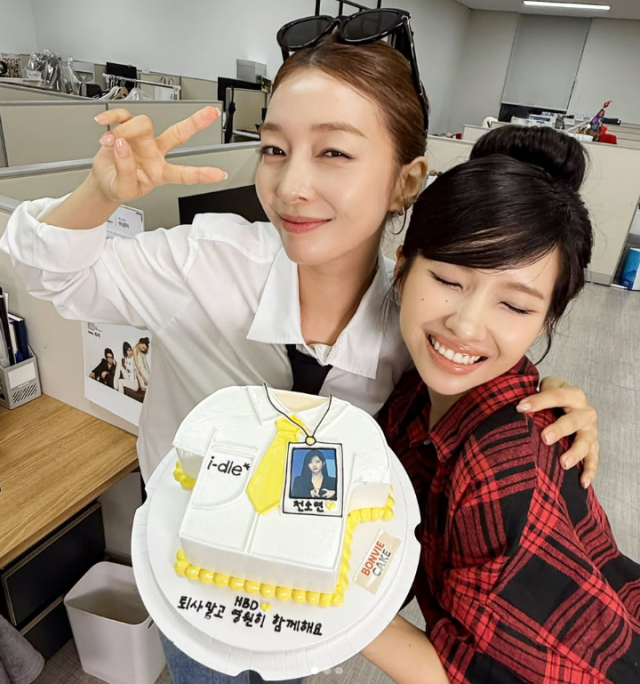 유사성 논란? 알고보니 오마주…전소연의 영리한 '셀프 바이럴'[초점S]
