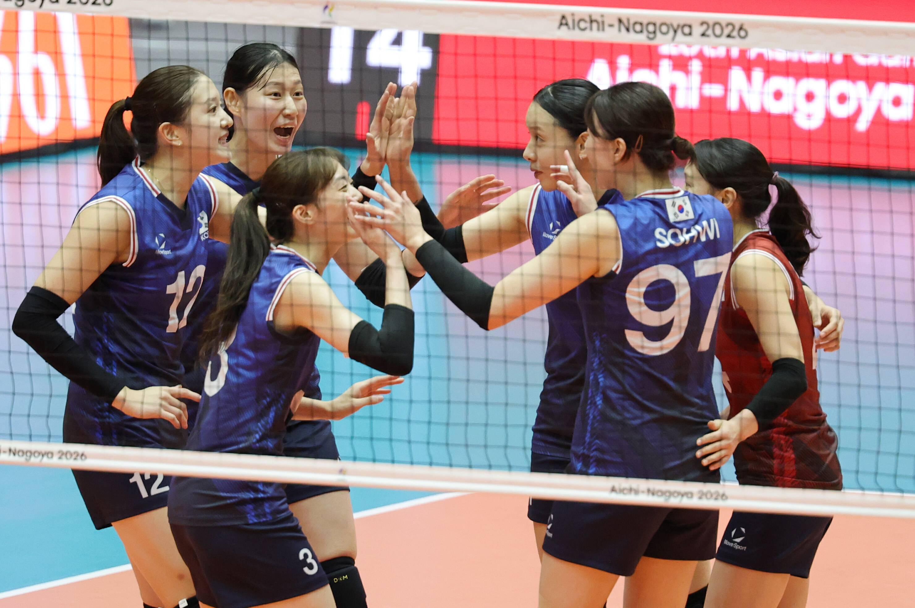 ▲ 차상현 감독이 이끄는 2026 아이치·나고야 아시안게임(AG) 여자 배구 대표팀이 D조 조별리그에서 홍콩을 꺾고 대회 첫 승을 신고했다. ⓒ연합뉴스