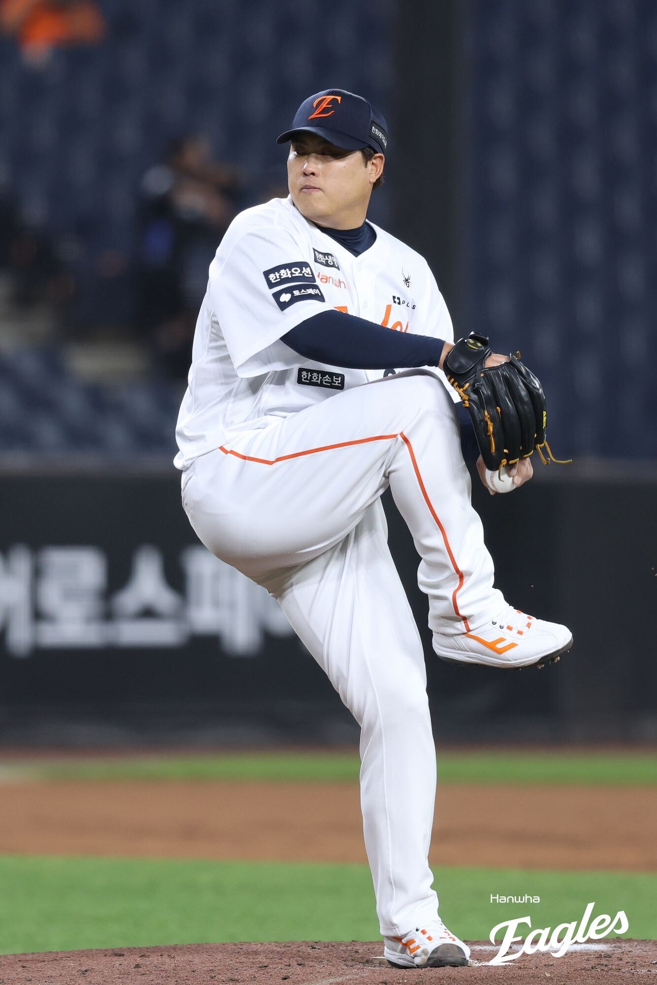 누가 류현진 10승 달성을 망친 걸까…한화 의문의 투수교체, ERA 12.88 외인 실패작 등판이 최선이었나