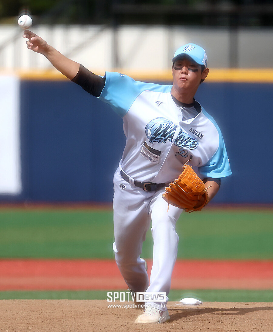 [포토S] 역투하는 안산 웨이브스 인형진