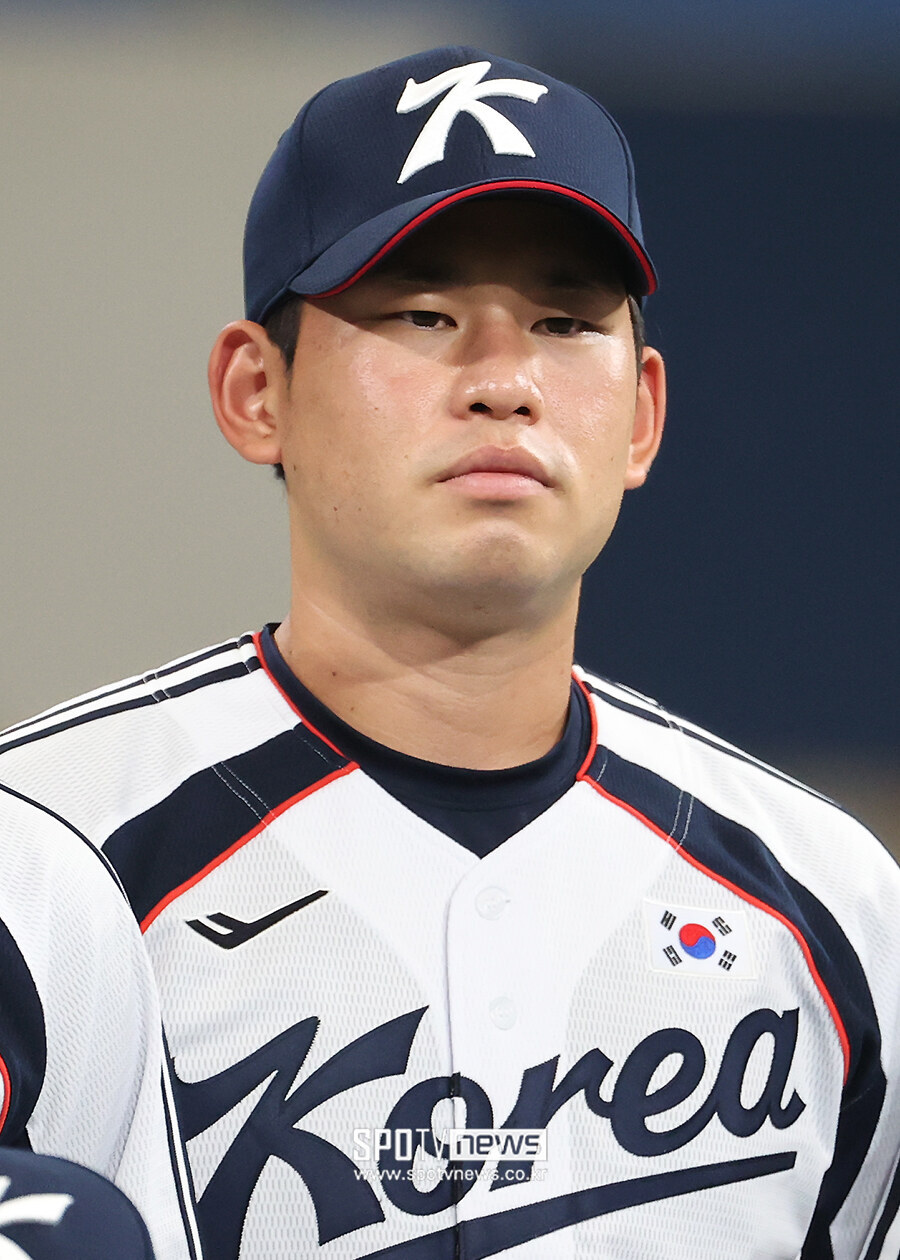 ▲ 롯데 자이언츠 선발투수 김진욱. 김진욱은 류지현 감독이 이끄는 2026 아이치 나고야 아시안게임 한국 야구대표팀에 발탁됐다. 류지현 대표팀 감독은 17일 김진욱을 선발이 아닌 좌완 불펜 필승조로 활용할 것이라 공식 발표했다. ⓒ곽혜미 기자