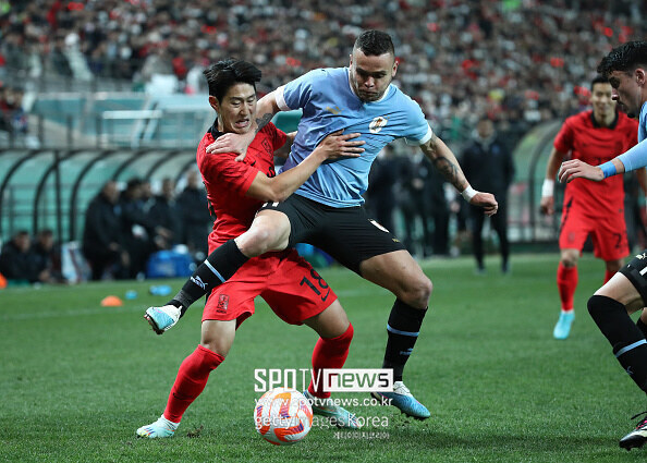 이강인에게 강한 백태클, 축구화 벗겨질 정도였던 손흥민…우루과이 한국 방문 앞두고 ‘A매치 명단 발표’