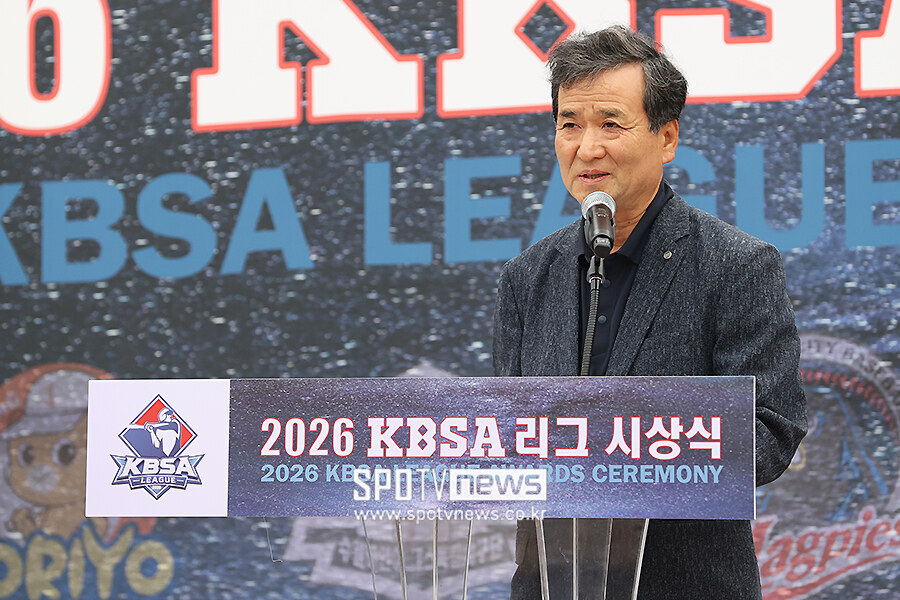 [포토S] 격려의 말 전하는 김재철 경기도야구소프트볼협회장
