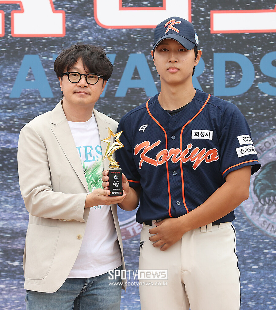[포토S] 우수투수상 수상한 박시우