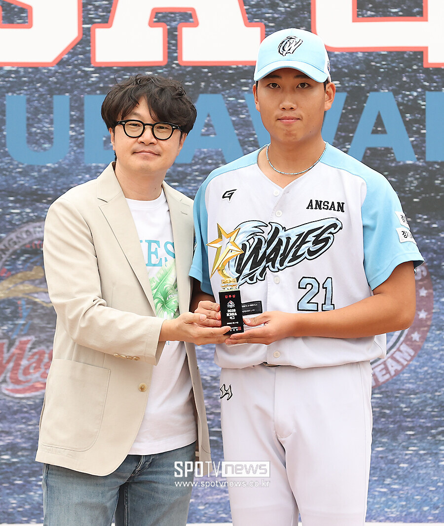 [포토S] 감투상 수상한 안산 웨이브스 황태인