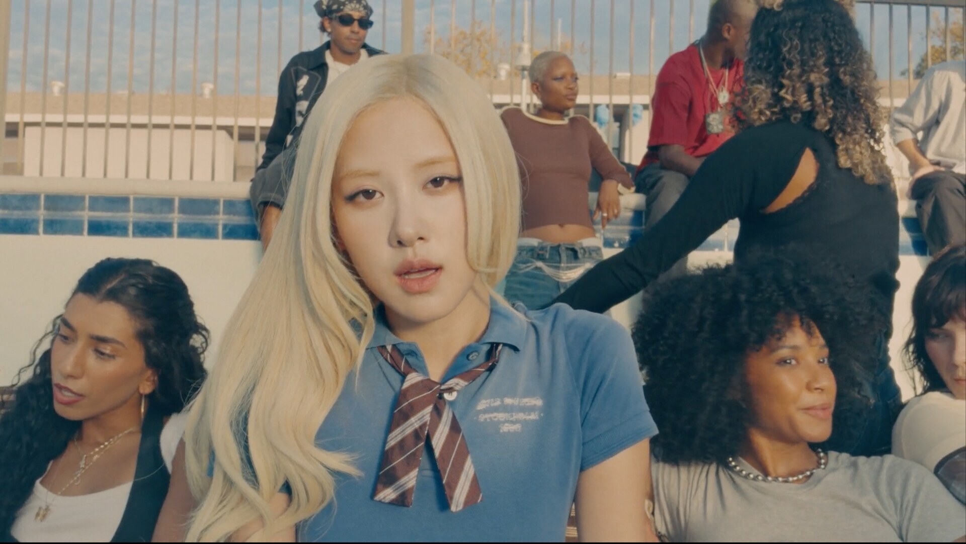 블핑 로제, '아파트' 프로듀서와 재회…'뉴 트릭' 글로벌 히트 이을까