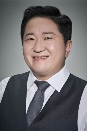 '불안장애 약 복용' 정형돈, 어려움 딛고 '결이 다른 전쟁사' MC 낙점 [공식]