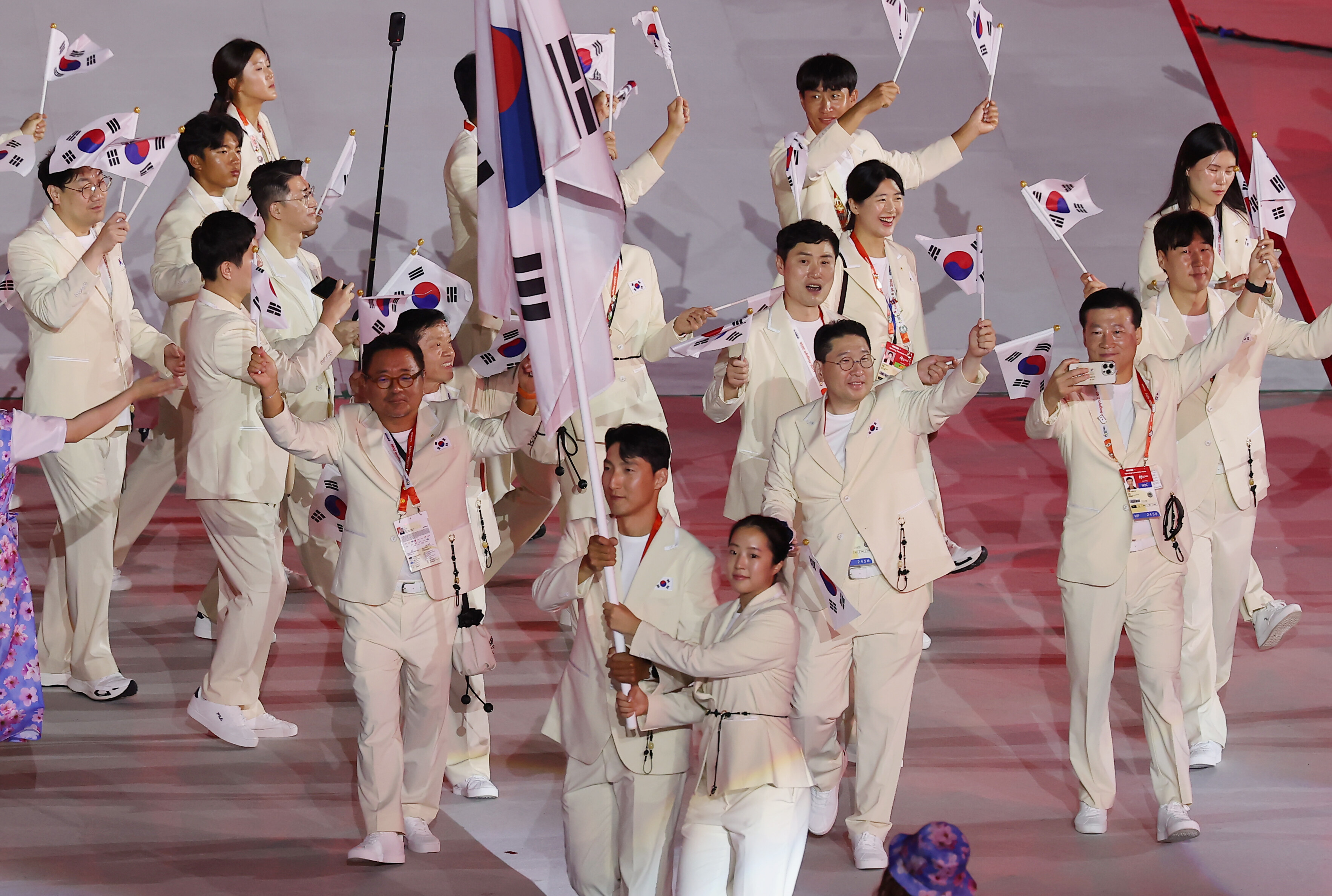 ▲ 2026 아이치-나고야 아시안게임이 19일 개막식을 열고 출발을 알렸다. 한국 선수단의 입장 순간. ⓒ 연합뉴스