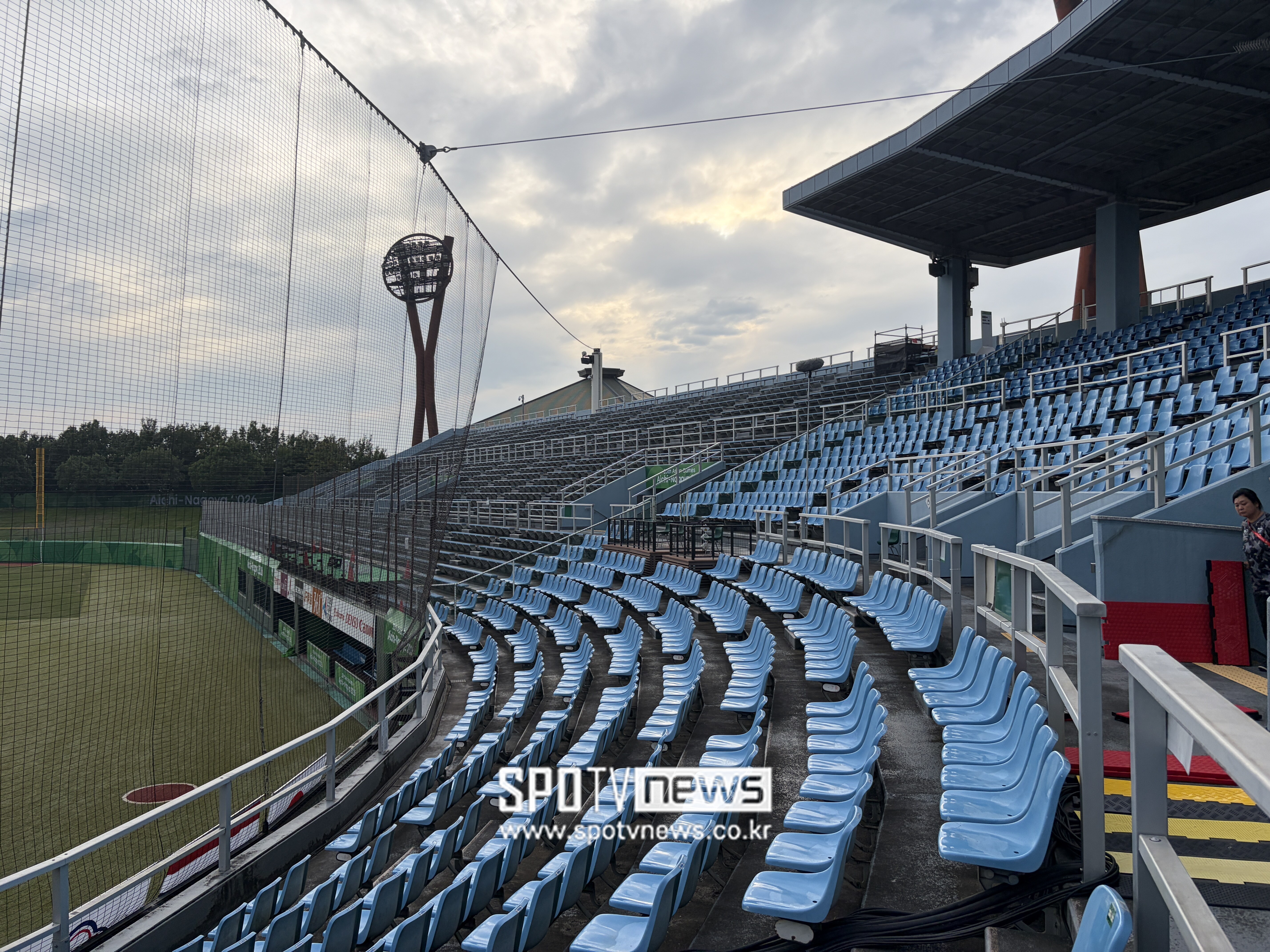 ▲ 오카자키구장 관중석 ⓒ 신원철 기자
