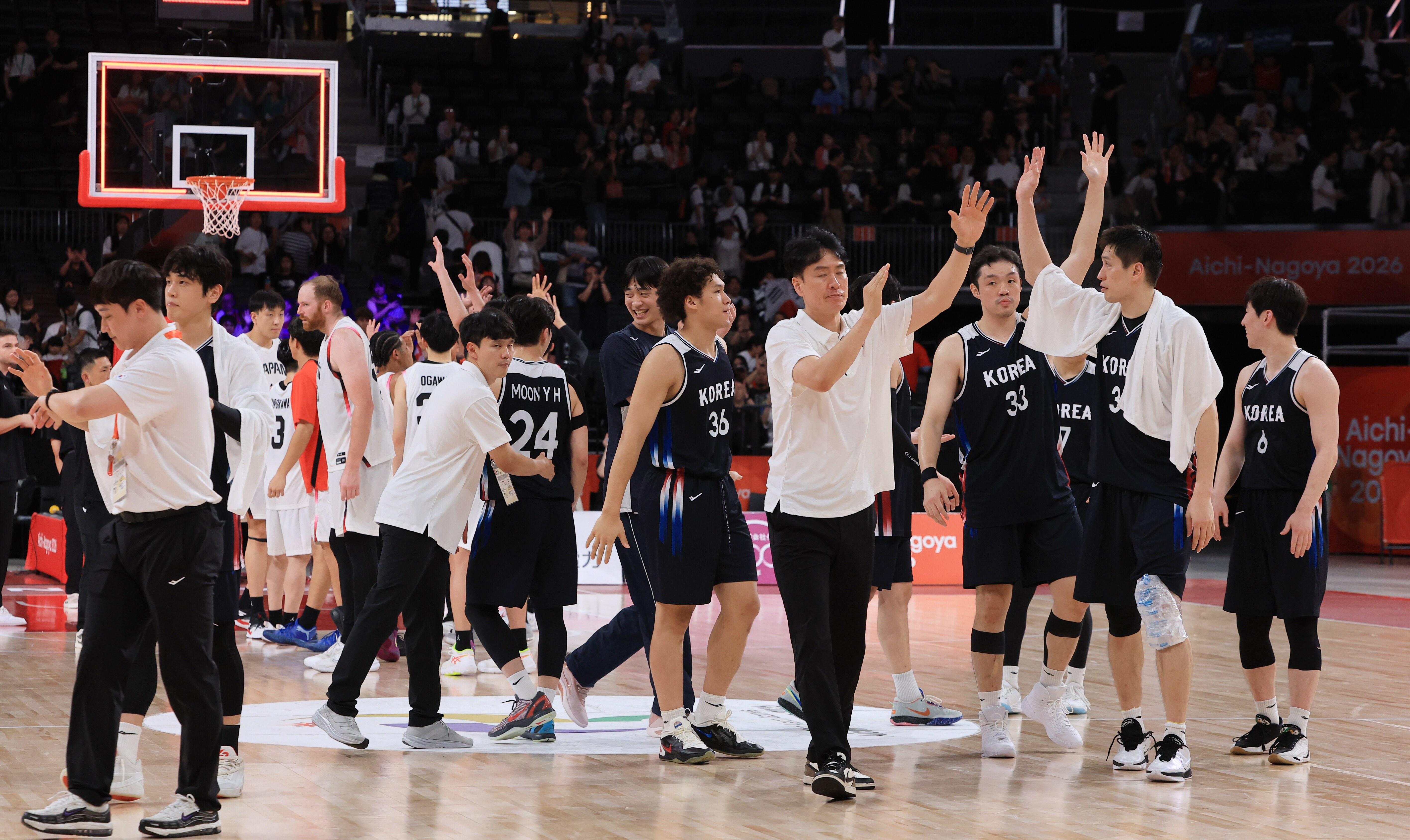 벌써 몇 번째야!이제 개막했는데 대한민국 사과 요구만 세 번째…도요토미, 애국가 누락, 버스 배차 오류까지