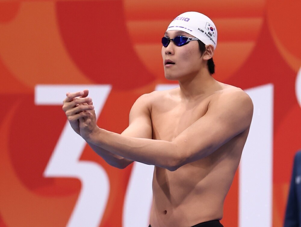 ▲ 김영범이 2026 아이치·나고야 아시안게임 남자 자유형 100m에서 은메달을 목에 걸었다. ⓒ연합뉴스