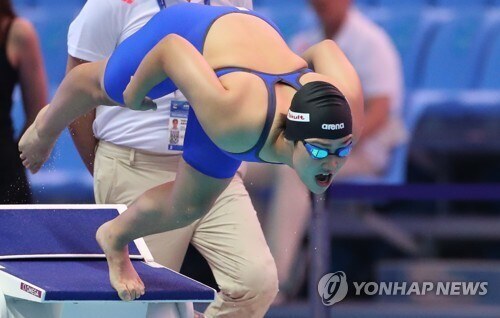 '한국新 쓰고도 노메달' 女 계영 400m 7년 묵은 기록 깼다…日에 딱 1.17초 밀려 아쉬운 4위