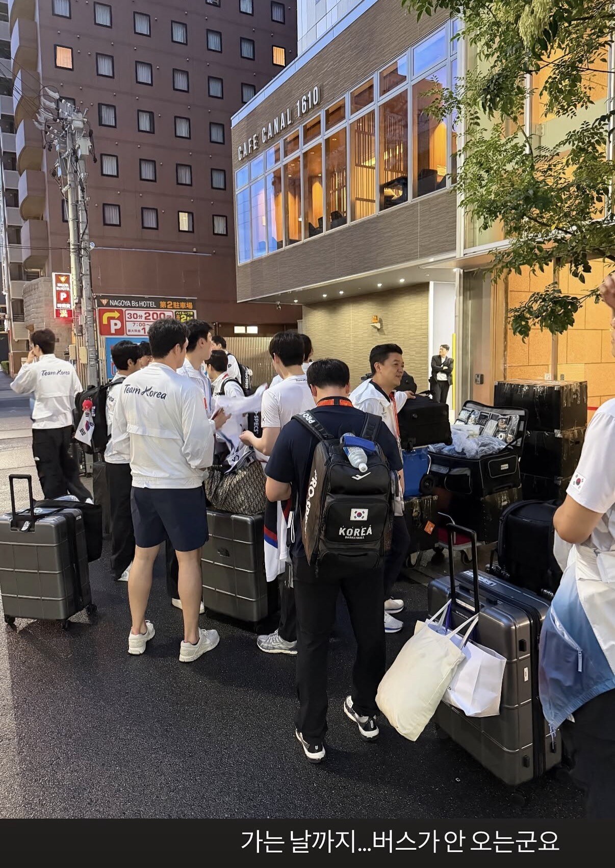 "가는 날까지 버스가 안 오네요" 金 따고 떠나는데 또!…男 농구 여준석 SNS에 포착된 '황당 장면'