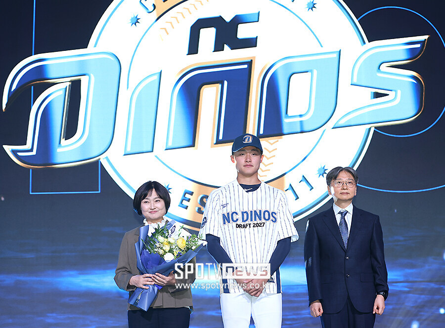 [포토S] 전체 6순위로 NC에 지명된 경남고 박보승