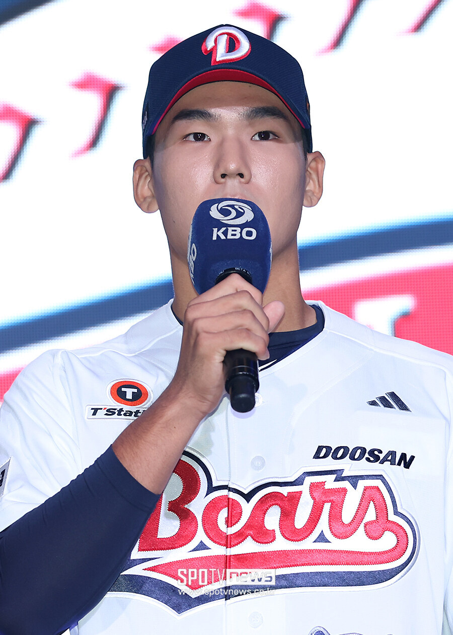 [포토S] 인사말 하는 김지우