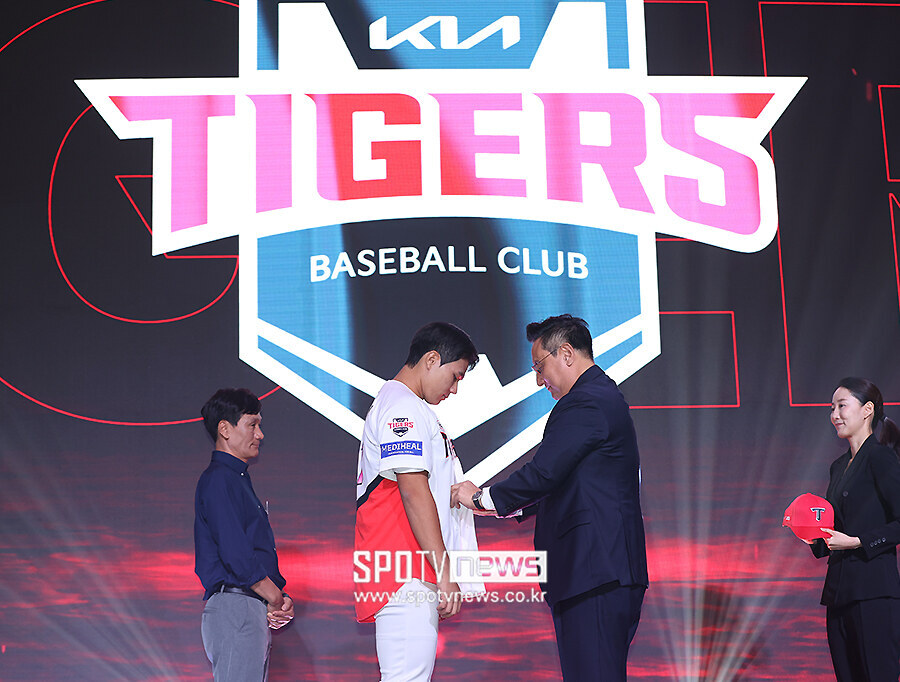 [포토S] KIA의 선택은 경남고 이호민