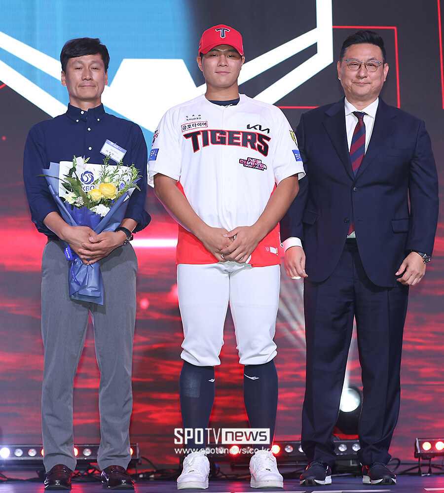 [포토S] KIA의 선택은 경남고 거포 이호민