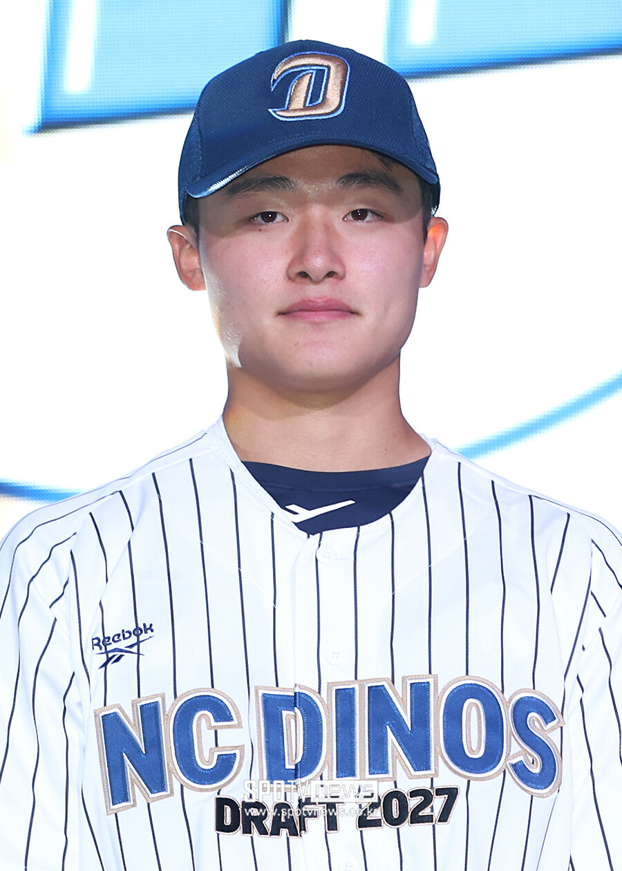 [포토S] 경남고 박보승, 'NC 유니폼 입었어요'