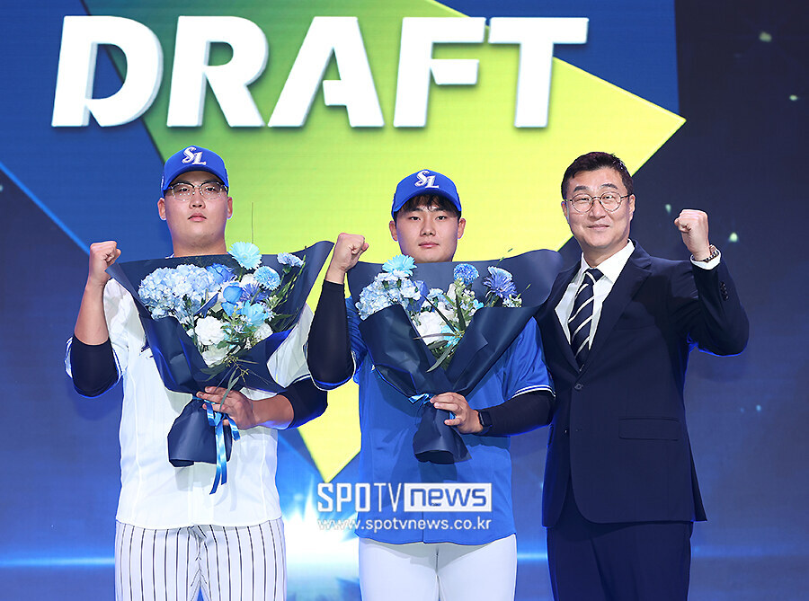 [포토S] 삼성 신인, '이종열 단장과 함께'
