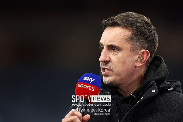 ▲ pundits, tv presenter, sky sports presenter