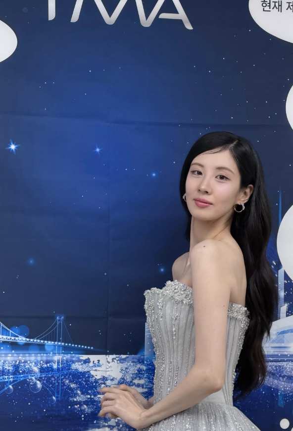 '드레스 여신의 귀환' 소녀시대 서현, 눈부신 드레스 자태 "어떤 게 더 예쁜가요?"